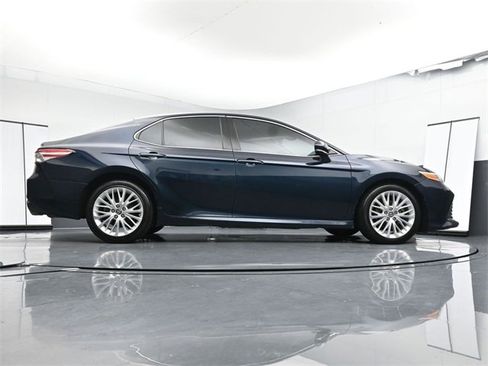 Used 2018 Toyota Camry L image 28