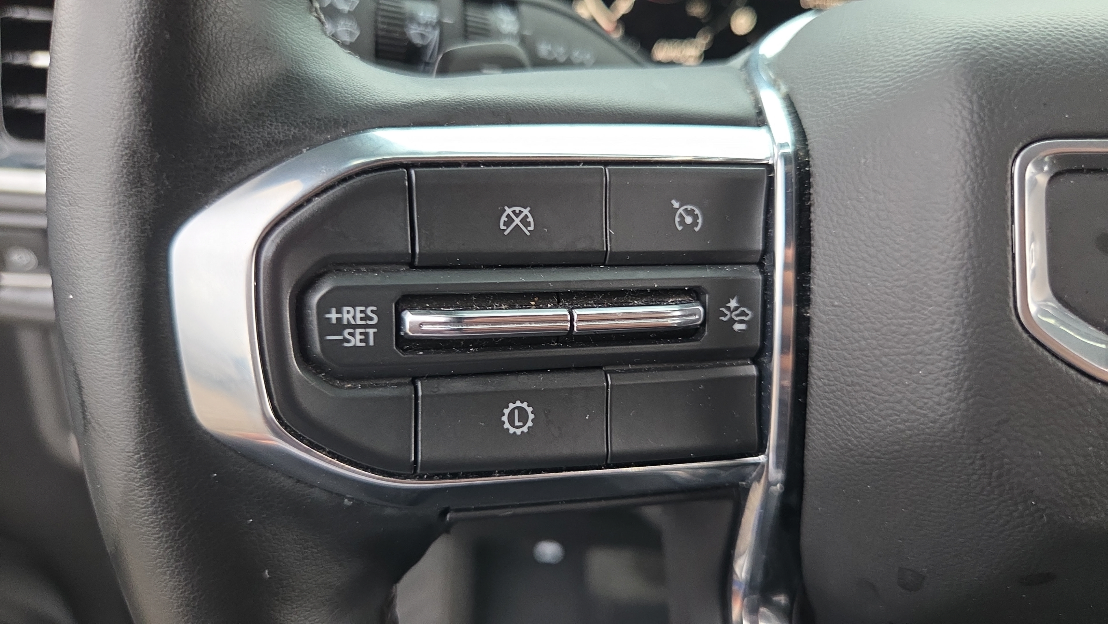 Used 2025 GMC Yukon XL Denali AWD/4WD image 27