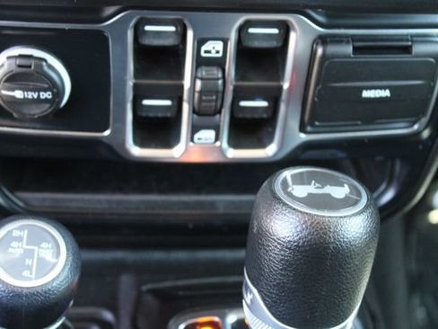 Used 2024 Jeep Wrangler Unlimited Sahara AWD/4WD image 34