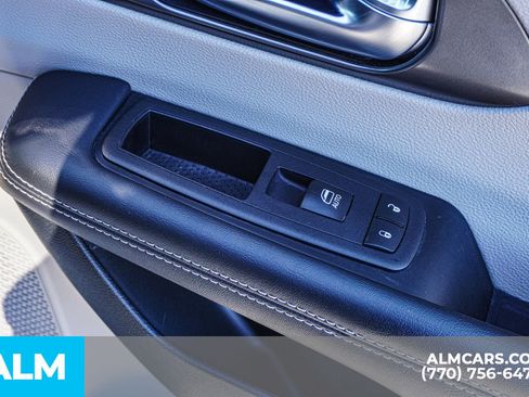 Used 2024 Chrysler Pacifica Select image 51