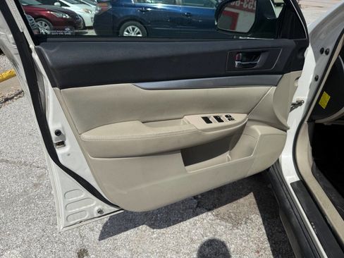 Used 2010 Subaru Outback 2.5i Premium image 23