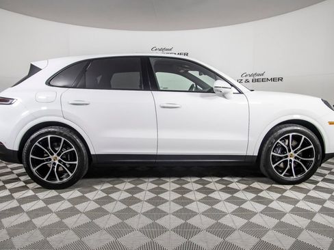 Used 2025 Porsche Cayenne AWD/4WD image 3