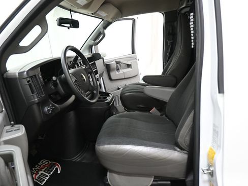 Used 2025 Chevrolet Express 2500 w/ Driver Convenience Package RWD image 6