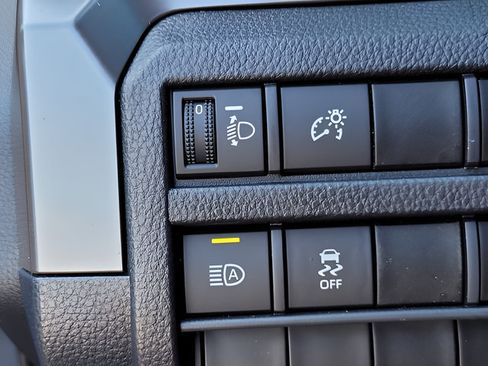 Used 2024 Toyota Tacoma SR5 AWD/4WD image 27