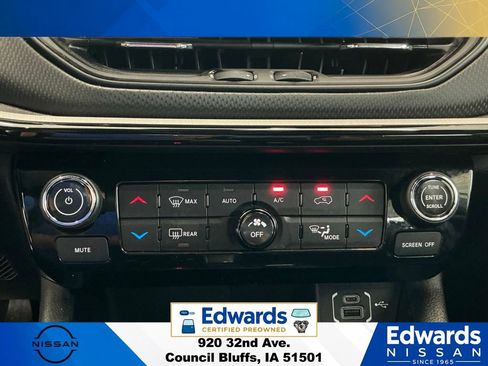 Used 2025 Jeep Compass Trailhawk AWD/4WD image 24