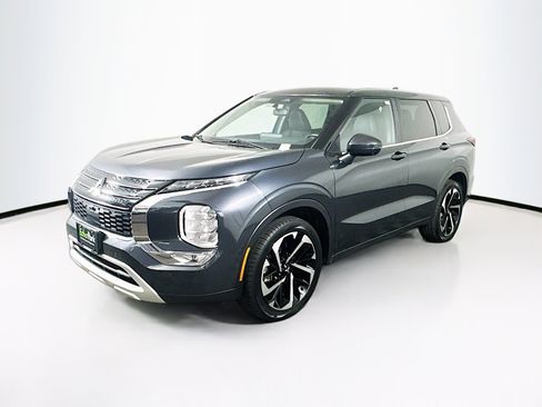 Used 2024 Mitsubishi Outlander SE FWD image 3