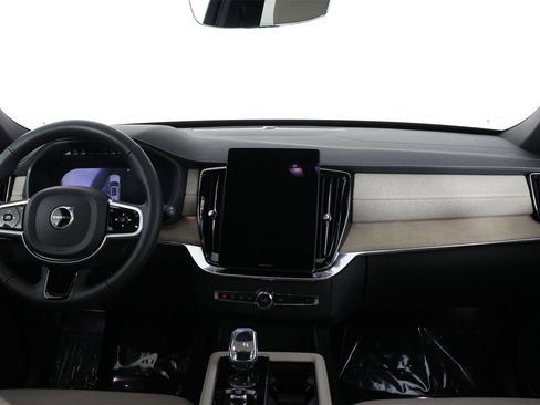 Certified 2025 Volvo XC90 B5 Core w/ Protection Package Premier image 7