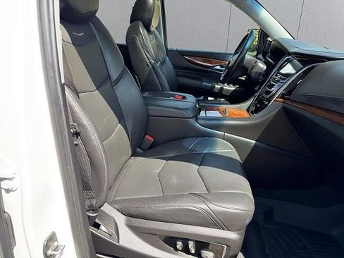 Used 2018 Cadillac Escalade ESV Premium Luxury w/ LPO, Radiant Package AWD/4WD image 43