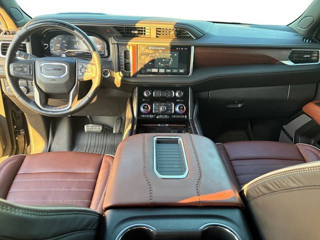 Used 2024 GMC Yukon Denali Ultimate AWD/4WD image 12