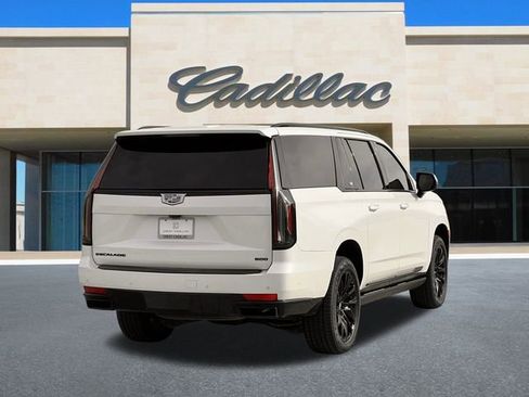 Used 2022 Cadillac Escalade ESV Sport Platinum w/ LPO, ONYX Package image 4