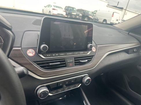 Used 2023 Nissan Altima 2.5 SV image 10