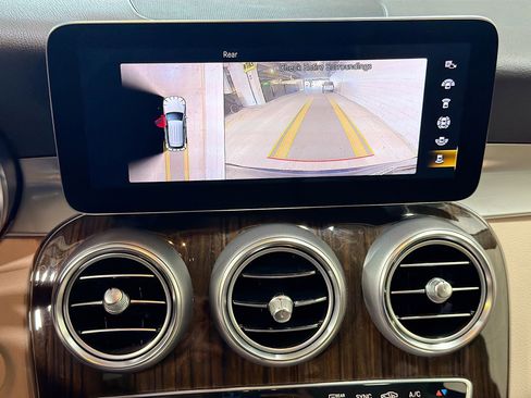Used 2022 Mercedes-Benz GLC 300 image 32
