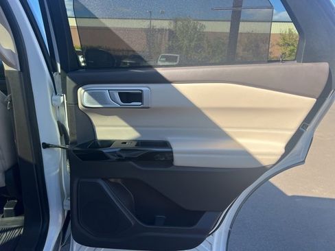 Used 2023 Ford Explorer Platinum w/ Technology Package image 13