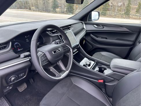 New 2025 Jeep Grand Cherokee L Altitude image 27