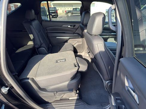 Used 2025 Chevrolet Traverse LT FWD image 52