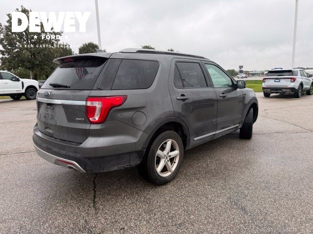 Used 2017 Ford Explorer XLT w/ Equipment Group 202A AWD/4WD image 14