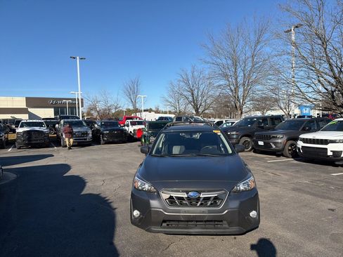 Used 2022 Subaru Crosstrek 2.0i Premium image 2