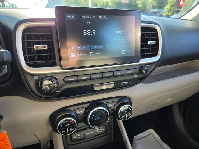 Used 2022 Hyundai Venue SEL FWD image 26