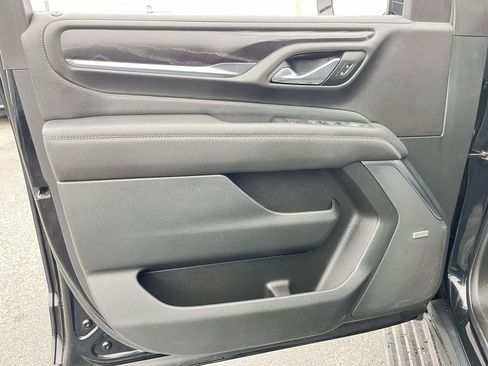 Used 2021 GMC Yukon Denali w/ Denali Premium Package image 12