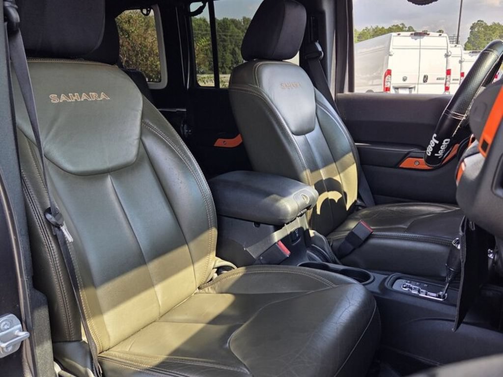 Used 2017 Jeep Wrangler Unlimited Sahara w/ Connectivity Group AWD/4WD image 11