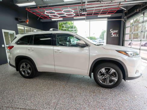 Used 2017 Toyota Highlander Limited Platinum AWD/4WD image 5