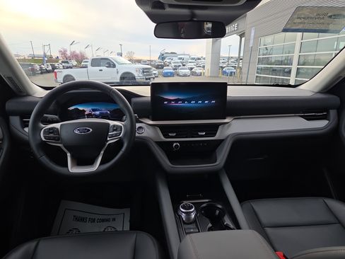 Used 2025 Ford Explorer Active w/ Active Comfort Package image 16