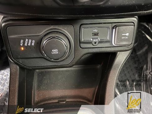 Used 2023 Jeep Renegade Latitude AWD/4WD image 20