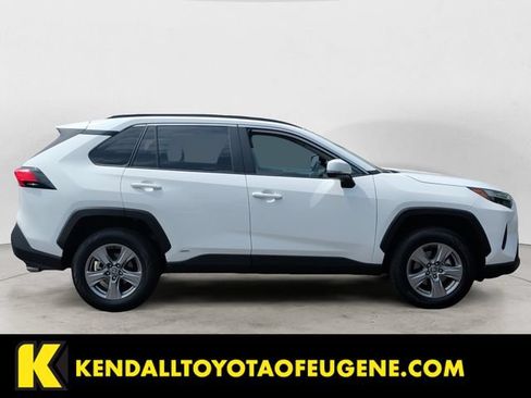 Used 2025 Toyota RAV4 XLE AWD/4WD image 4