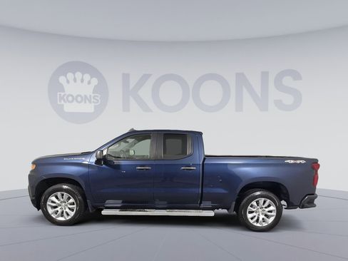 Used 2022 Chevrolet Silverado 1500 Custom image 2