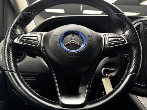 Used 2018 Mercedes-Benz Metris Passenger image 23