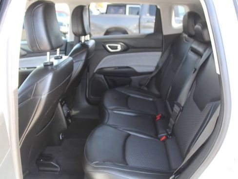 Used 2022 Jeep Compass Latitude FWD image 34