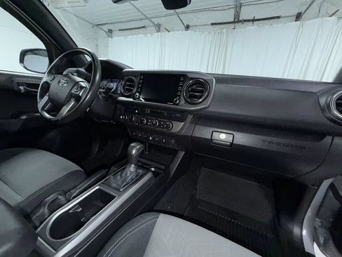 Used 2021 Toyota Tacoma TRD Sport w/ Technology Package AWD/4WD image 9