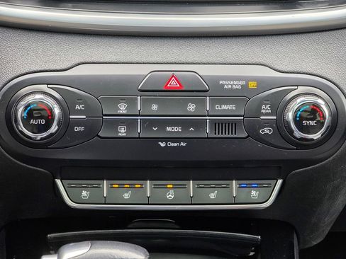 Used 2017 Kia Sorento SX image 13