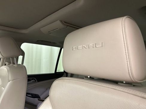 Used 2020 GMC Yukon Denali w/ Denali Premium Package image 7