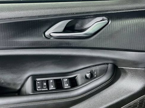 Used 2025 Jeep Grand Cherokee L Laredo RWD image 12