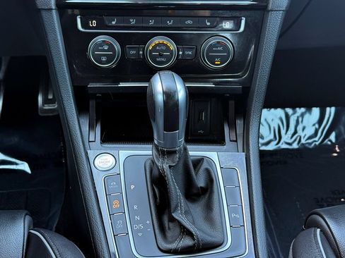 Used 2019 Volkswagen Golf R 4-Door AWD/4WD image 31