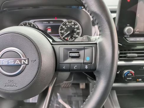 Used 2022 Nissan Pathfinder SV AWD/4WD image 23