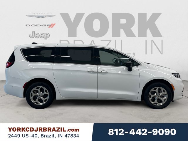 Used 2024 Chrysler Pacifica Limited AWD/4WD image 6