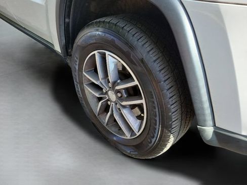 Used 2018 Jeep Grand Cherokee Limited RWD image 31