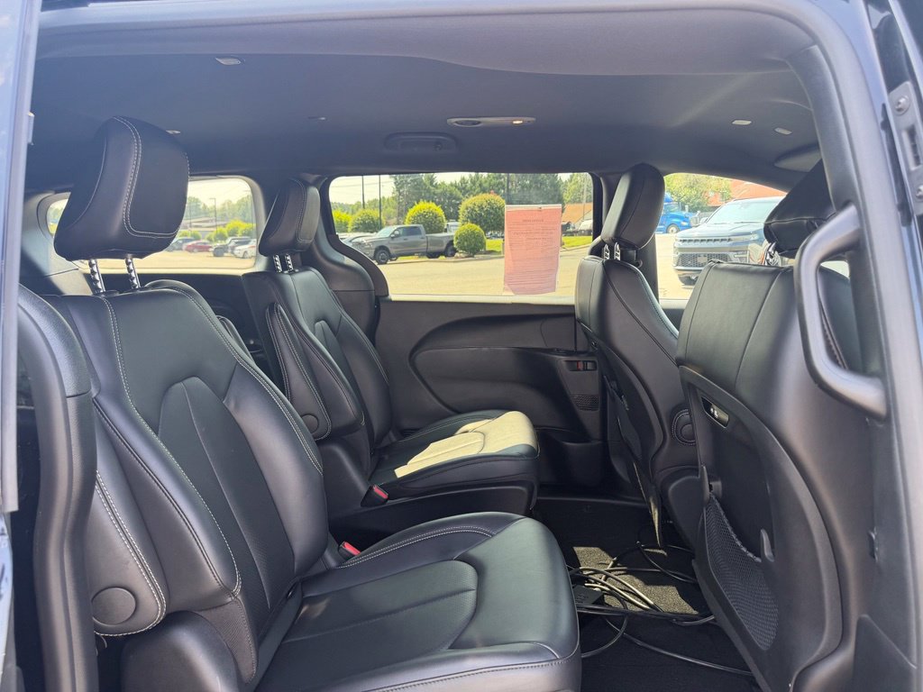 Used 2024 Chrysler Pacifica Limited FWD image 33