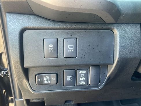 Used 2023 Toyota Tacoma TRD Off-Road w/ TRD Premium Off Road Package AWD/4WD image 16