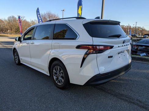 Used 2021 Toyota Sienna LE w/ LE Plus Package FWD image 6