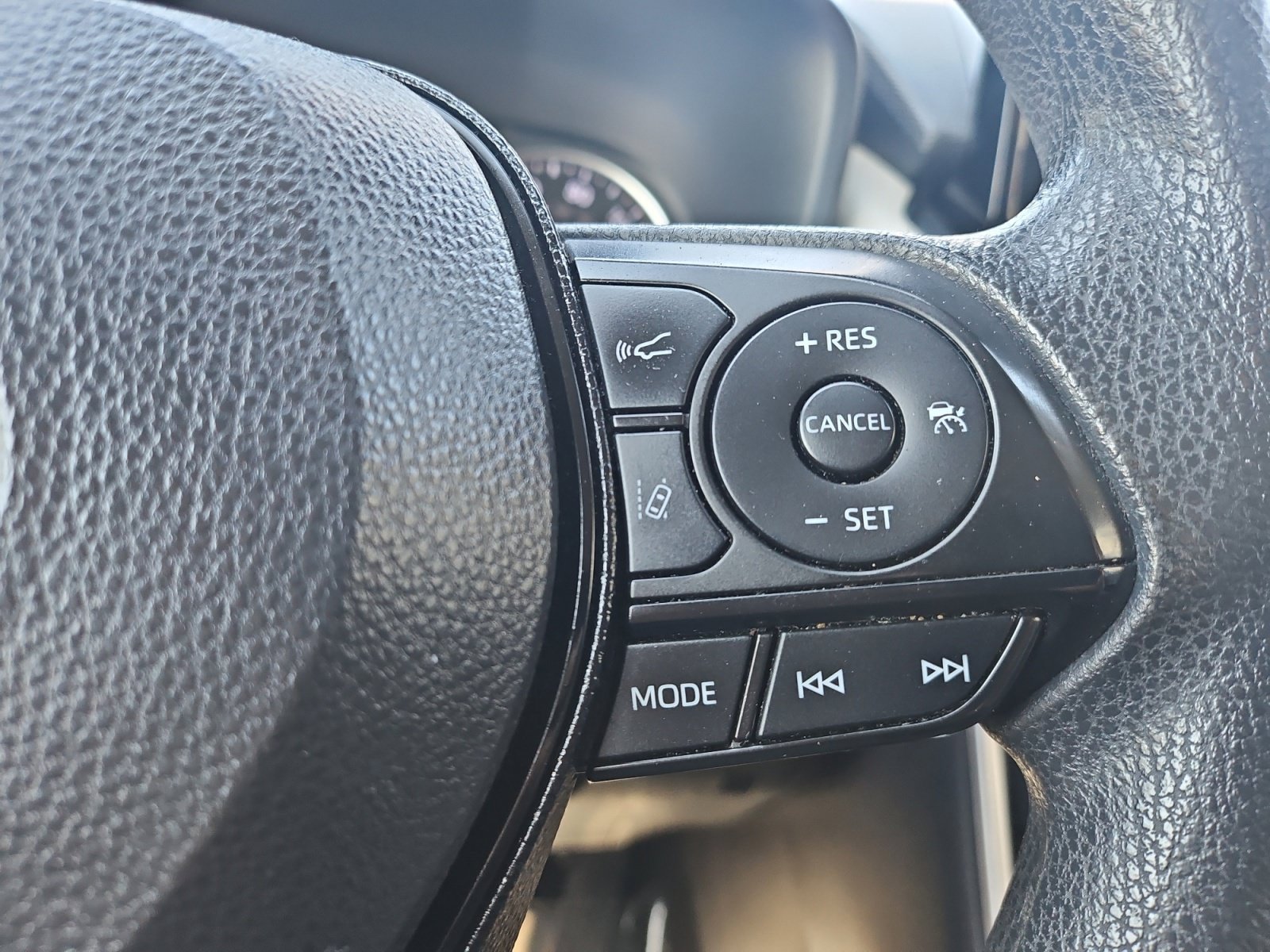 Used 2019 Toyota RAV4 XLE w/ Convenience Package FWD image 27