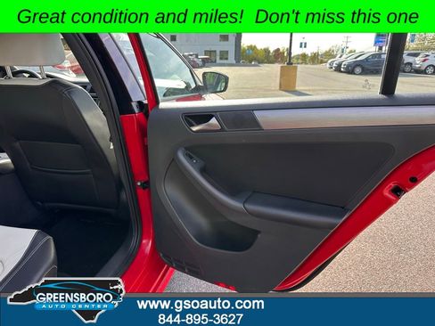 Used 2016 Volkswagen Jetta Sport image 16