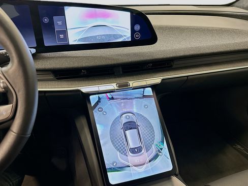 Used 2024 Lucid Air Touring AWD/4WD image 23