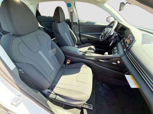New 2026 Hyundai Elantra SE FWD image 25