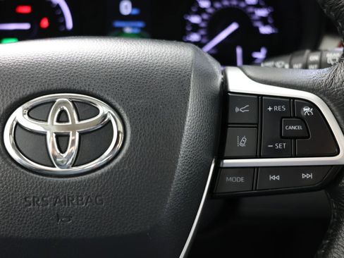 Used 2022 Toyota Sienna XLE image 27