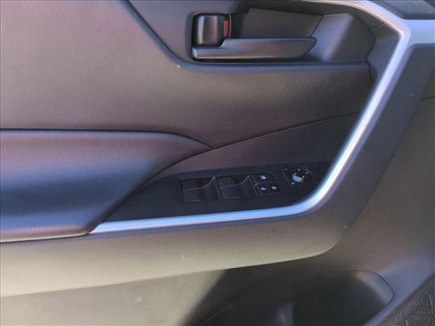 Certified 2021 Toyota RAV4 LE AWD/4WD image 11