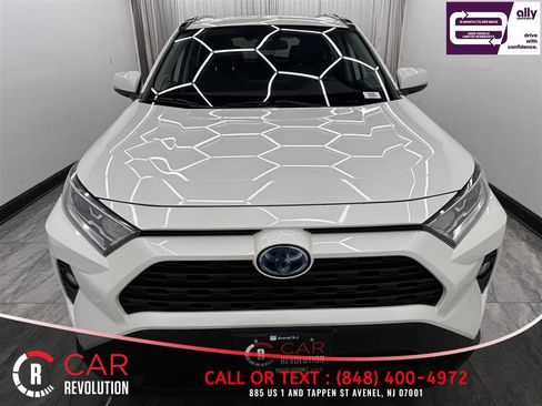 Used 2021 Toyota RAV4 XLE Premium image 2