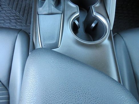 Certified 2021 Toyota Camry SE image 21